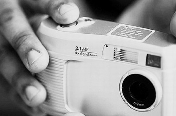 测量数码相机传感器好坏：从万用表初筛到专业仪器精测的完整实操指南